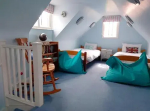 2 Ogilvie Lodge