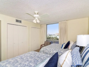 Shoreline 1055 Condo by RedAwning