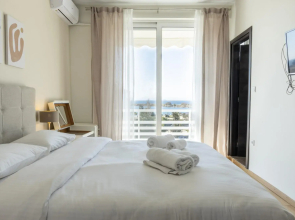 Modern art apt in Glyfada with sea view