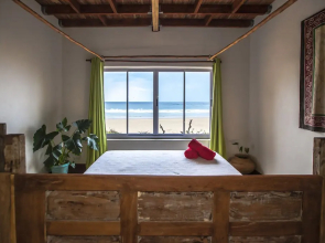 Pura Vida Tofo Beach House