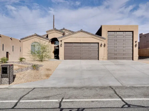 Patio & Grill: Family-friendly Lake Havasu Home