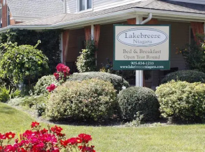 LakeBreeze Niagara Bed & Breakfast