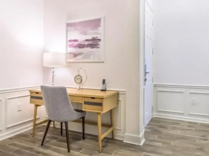 Lakeview Penthouse Elegance 3 Bedroom Condo by RedAwning