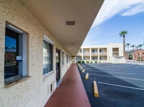 Central Phoenix Hotel