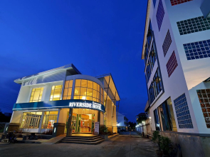 Riverside Hotel