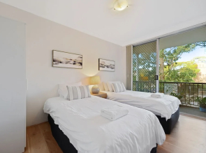 HomeHotel - Luxury Close to Train Station