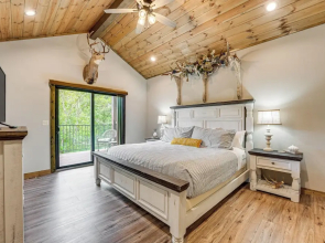 Branson Gem w/ Hot Tub Access & Private Boat Slip!