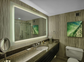 DoubleTree by Hilton at the Entrance to Universal Orlando