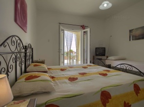 Polo - Relax Front Sea House