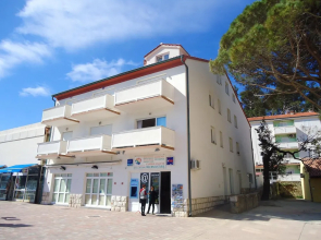 Apartment With 2 Bedrooms in Rab, With Wonderful sea View, Enclosed Ga