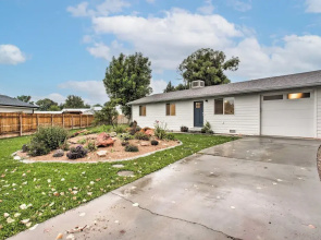 1 Mi to Winery: Clifton Escape w/ Grill & Yard!