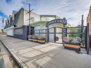 Half-block to Beach & Conventions: Wildwood Studio