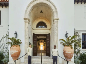 Four Seasons Hotel at The Surf Club