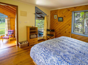 Wisteria Cottage and Cabins