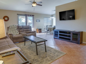 Pet-friendly Peoria Home Near State Farm Stadium!