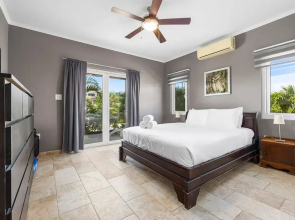 Amazing 4BR 3BA Villa Palm Beach w NEW Pool