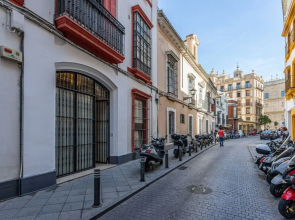 Modern Apartment 2 Bd & 2 Bth Near the Cathedral Catedral V