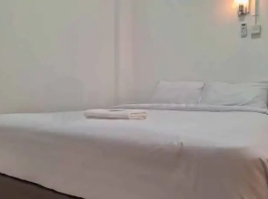 Adam Guesthouse Mitra RedDoorz
