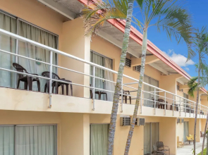 Camelot Waterfront Inn