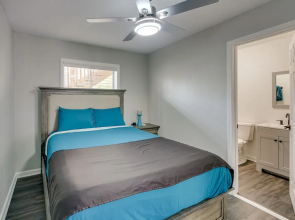 Lakefront Hot Springs Condo w/ Balcony & View!