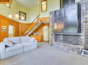 Rogers Cabin w/ Direct Access to Beaver Lake!