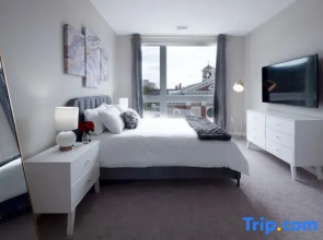 Lux 2BR Apt Downtown at Yale