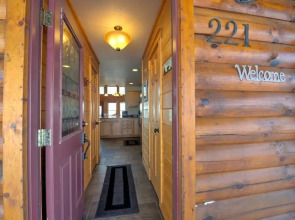 Black Bear Lodge at Scenic Wolf Resort - 3 Br Cabin