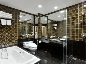 Отель Grande Centre Point Ploenchit