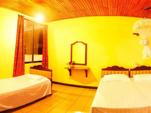 Sana's Beach Guesthouse and Restaurant