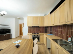 Tirent Apartment - Spacious 2-Bedroom Stay Near Liqeni i Thatë