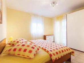 Beautiful Home in Palit With 4 Bedrooms and Wifi