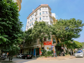 Van Xuan Hotel by OYO Rooms