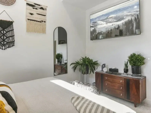 9005B - Luxury Two Bedroom + Den 2 Home
