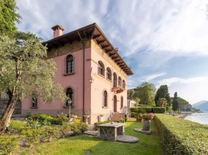 Villa Schlosser Lake Front & Private Pool
