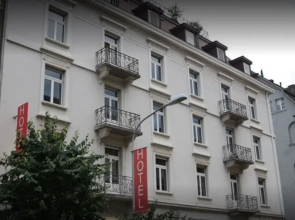 Alma Hotel - Boutique hideaway by the lake with rooftop and ladies-only wellness