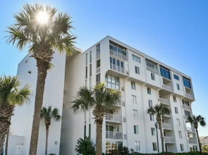 DP 202C Recently renovated 2 bedroom condo near Destin Harbor and amazing views by RedAwning