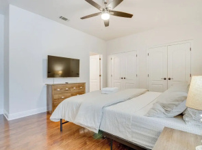 Charming Navarre Townhome: 5 Mi to Beach!