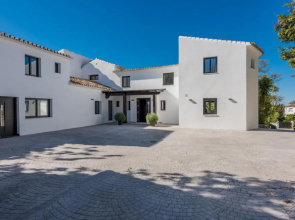 19999- Magnificent and modern decorated villa