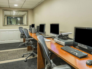 Wyndham Garden Hotel Newark Airport