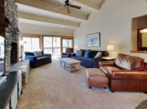 Beautiful Mountainside 4 BR Plus Loft/4 Bath Home in Mammoth! by RedAwning