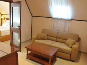 Отель Вэйлер