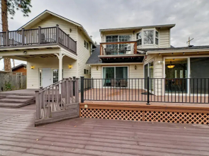 Spacious Grants Pass Home w/ Hot Tub & Views!