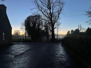Rural Chapel Cottage, Near Airport, bar & hot tub