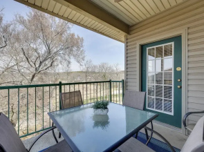 Branson Condo on Golf Course, 4 Mi to Downtown