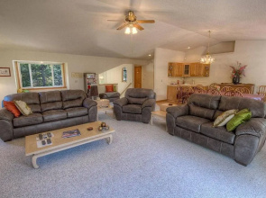Tahoe Trails Lodge by Lake Tahoe Accommodations