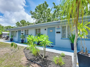 Outdoor Entertainment Area: Clearwater Condo!