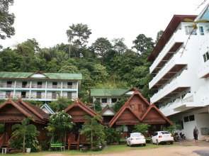Mam Kai Bae Beach Resort