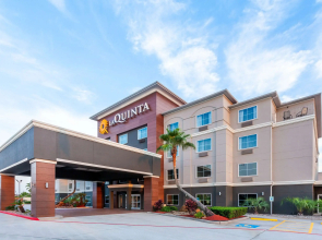 La Quinta Inn & Suites by Wyndham Houston Channelview