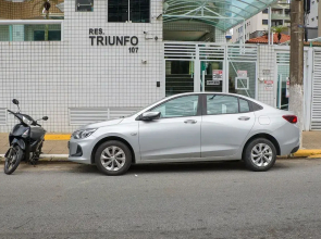 Apto com Wi-fi ar Cond e Garagem 100m da Praia