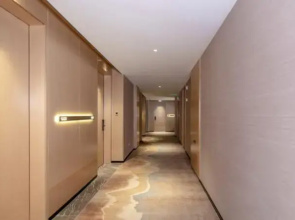 Echeng Hotel Nanning Railway Station Huqiu Building